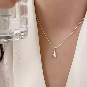 A Lifelike Snake - chain Necklace Adds A Touch Of Style To Your Everyday Commute Look - Zambeel