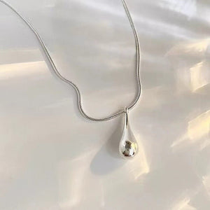 A Lifelike Snake - chain Necklace Adds A Touch Of Style To Your Everyday Commute Look - Zambeel