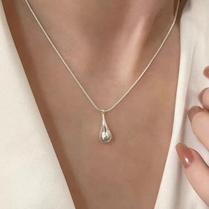 A Lifelike Snake - chain Necklace Adds A Touch Of Style To Your Everyday Commute Look - Zambeel