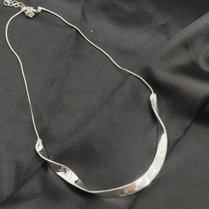 A Niche Design - forward Silver Twisted - wave Necklace - Zambeel