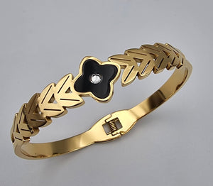 Black Petal Leaf Bangle - Zambeel