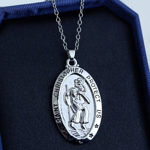 Creative Character Carving Simple Necklace English Carved Pendant - Zambeel