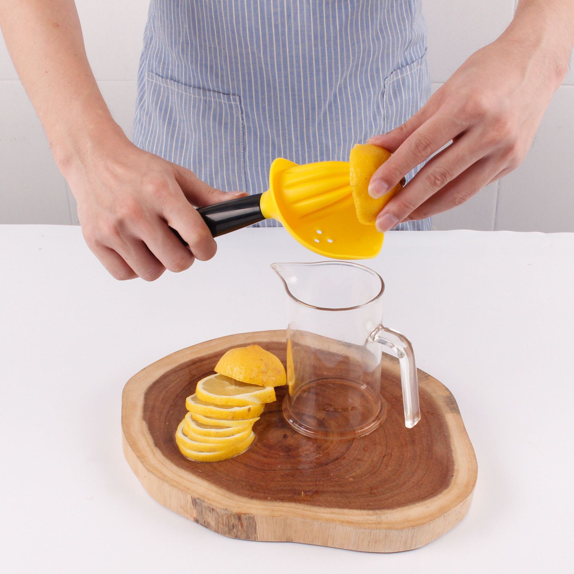 Creative Kitchen Gadget Manual Juicer - Zambeel