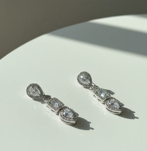 Crystal Leaf Grace Earrings - Zambeel