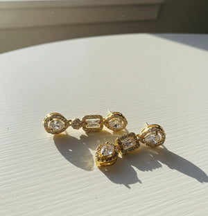 Crystal Leaf Grace Earrings - Zambeel