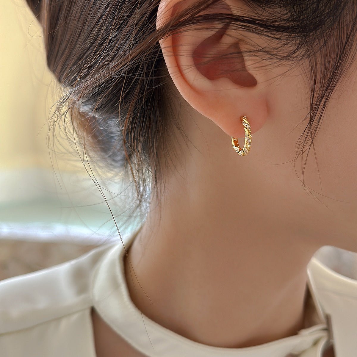 Diamond - embedded Mobius Ear Clip Women's Simple Twisted - Zambeel
