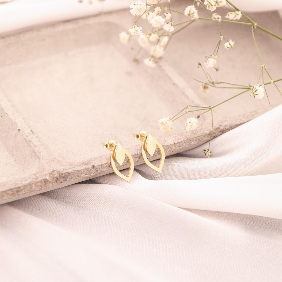Elegant Sophisticated Minimalist And Stylish Earrings For The Daily Commute - Zambeel