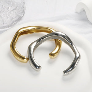 Fashion Women's Simple Glossy Curved C - Shaped Bracelet - Zambeel