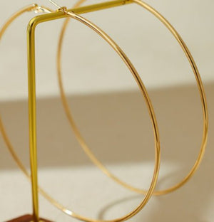 Fashionable And Casual Large Gold Hoop Earrings - Zambeel