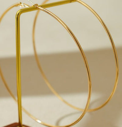 Fashionable And Casual Large Gold Hoop Earrings - Zambeel