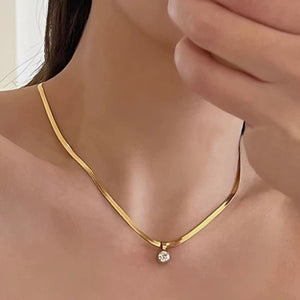 Fashionable New Accessory A Versatile Gold Stainless - steel Blade - embellished Clavicle Necklace That Shines - Zambeel