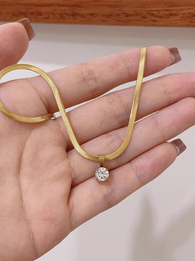 Fashionable New Accessory A Versatile Gold Stainless - steel Blade - embellished Clavicle Necklace That Shines - Zambeel