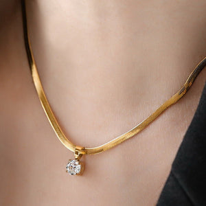 Fashionable New Accessory A Versatile Gold Stainless - steel Blade - embellished Clavicle Necklace That Shines - Zambeel