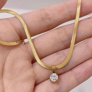 Fashionable New Accessory A Versatile Gold Stainless - steel Blade - embellished Clavicle Necklace That Shines - Zambeel