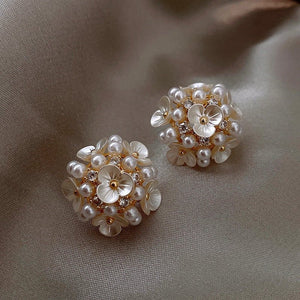 Fashionable Pearl Petal Earrings For Women - Zambeel