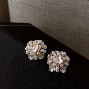 Fashionable Pearl Petal Earrings For Women - Zambeel