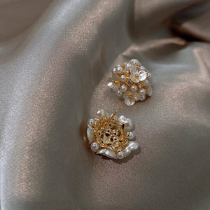 Fashionable Pearl Petal Earrings For Women - Zambeel