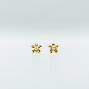 Flower with 3mm Pearl | Stainless Steel | 18K Gold Plated - Zambeel
