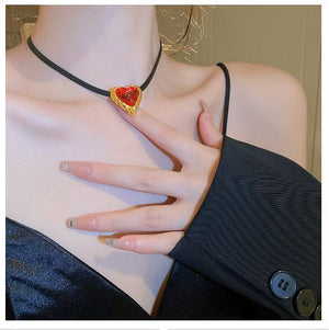 High End Temperament Pleated Heart - shaped Earrings Retro - Zambeel