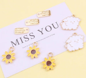 Keychain Accessories Cute Flower Clothes Accessories Badge Ornaments - Zambeel