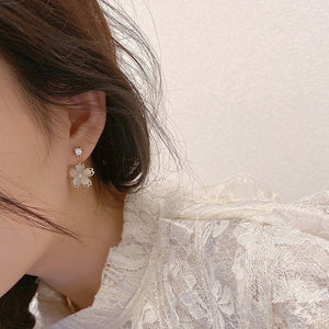 Light - luxury Asymmetrical Dainty And Exquisite Flower Earrings - Zambeel