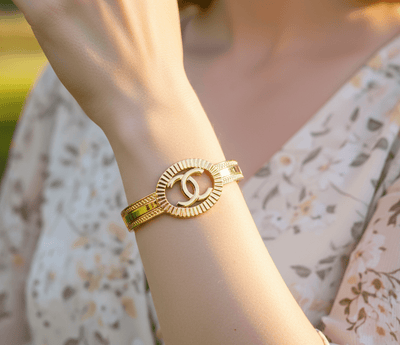 Logo Hinged Bangle - Zambeel
