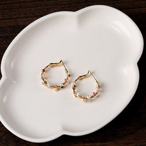 Pearl Winding Small Circle Earrings - Zambeel