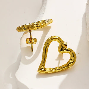 Retro Gold Stud Earrings Simple Lava Heart Shape - Zambeel