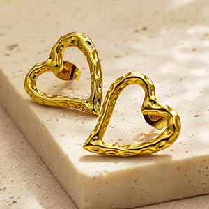 Retro Gold Stud Earrings Simple Lava Heart Shape - Zambeel