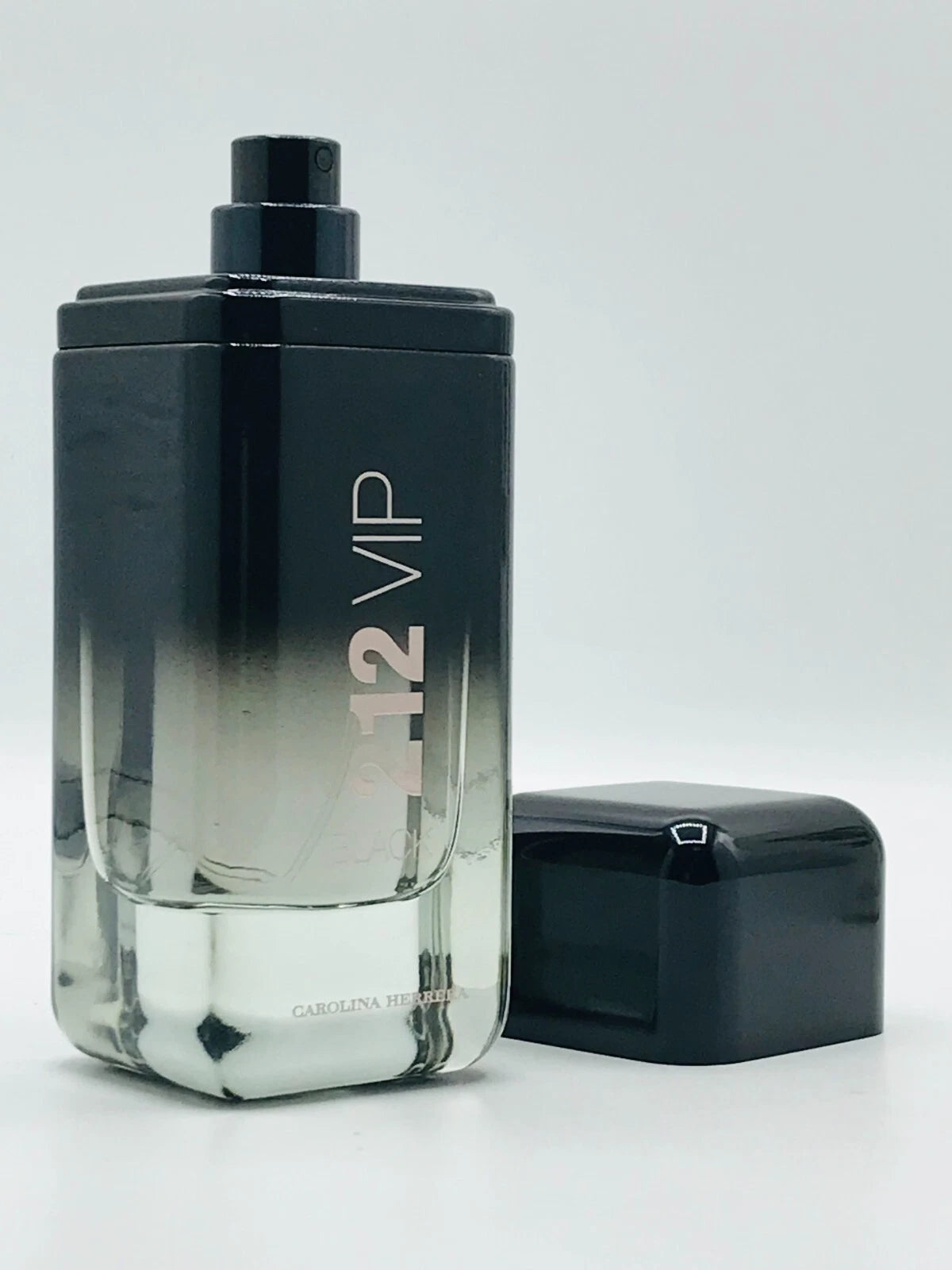 Carolina Herrera - عطر 212 VIP Black ©