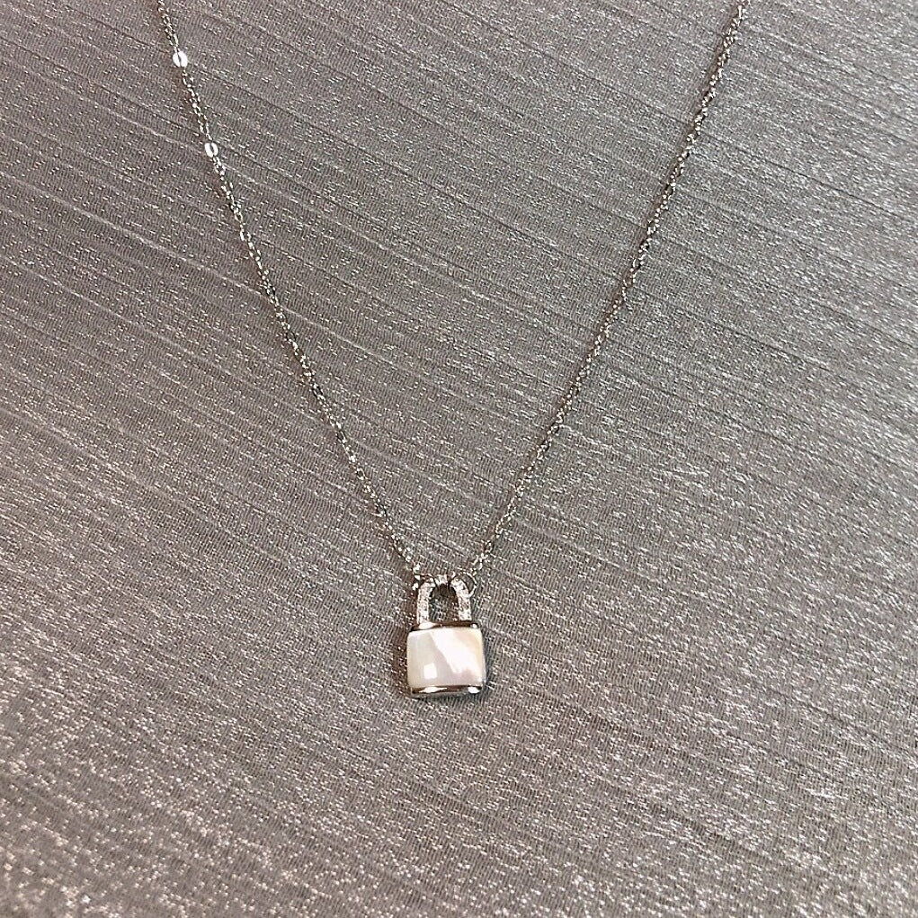 Simple Ins Special Interest Light Luxury Simple All - match S925 Sterling Silver Fritillary Lock Head Exquisite Necklace - Zambeel