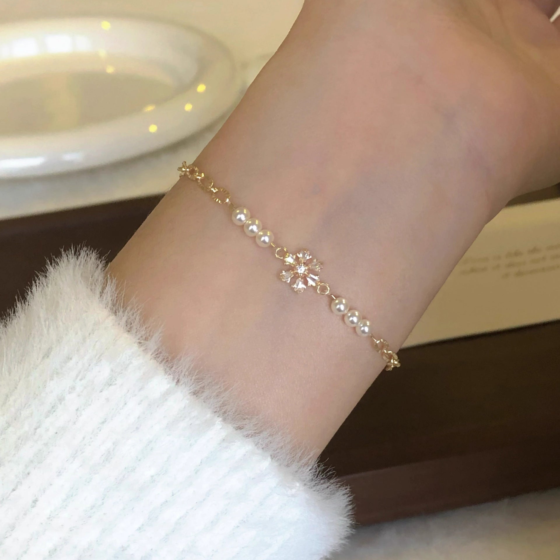 Snowflake Zircon Pearl Bracelet Female Niche Beaded - Zambeel