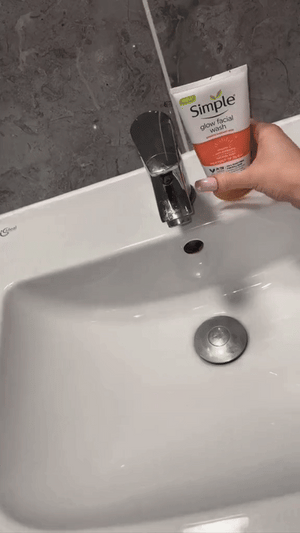 Simple - Glow Facial Wash