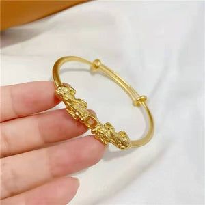 Stylish And Minimalist Alloy Bracelet For Women - Zambeel