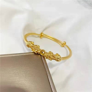 Stylish And Minimalist Alloy Bracelet For Women - Zambeel