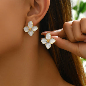 Women's Earrings Flower Flower Oiling Design - Zambeel