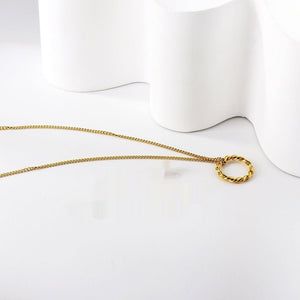 Women's Fashionable Exquisite Non - Fading Openwork Circle Gold Simple Twist Necklace - Zambeel