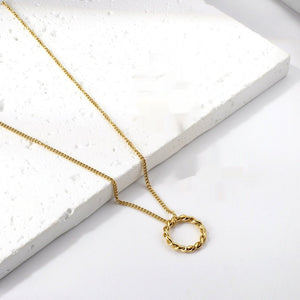 Women's Fashionable Exquisite Non - Fading Openwork Circle Gold Simple Twist Necklace - Zambeel