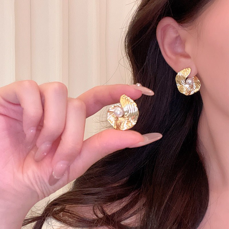 Womens Metallic Geometric Minimalist Pearl Earrings - Zambeel