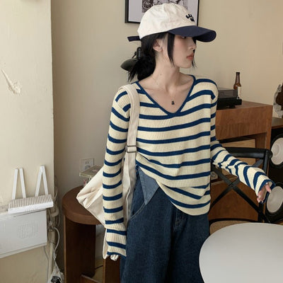 Womens V - neck Striped Knit Top With Long Sleeves - Zambeel