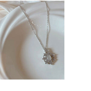 Zircon Flower Pendant Necklace For Ladies - Zambeel