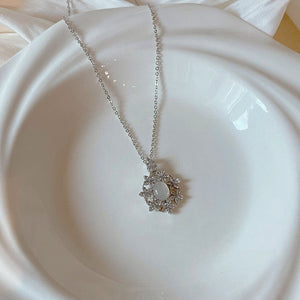 Zircon Flower Pendant Necklace For Ladies - Zambeel